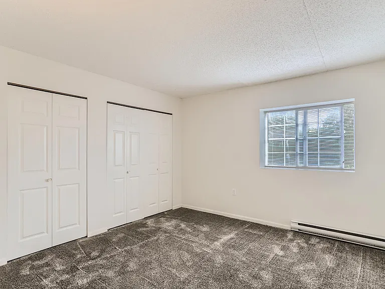 Village Plaza Apartments — Photo 36