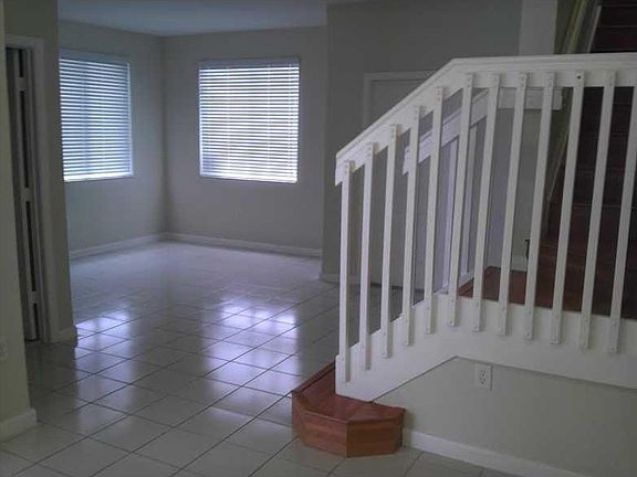 4th image of 2609 SE 14th Ave