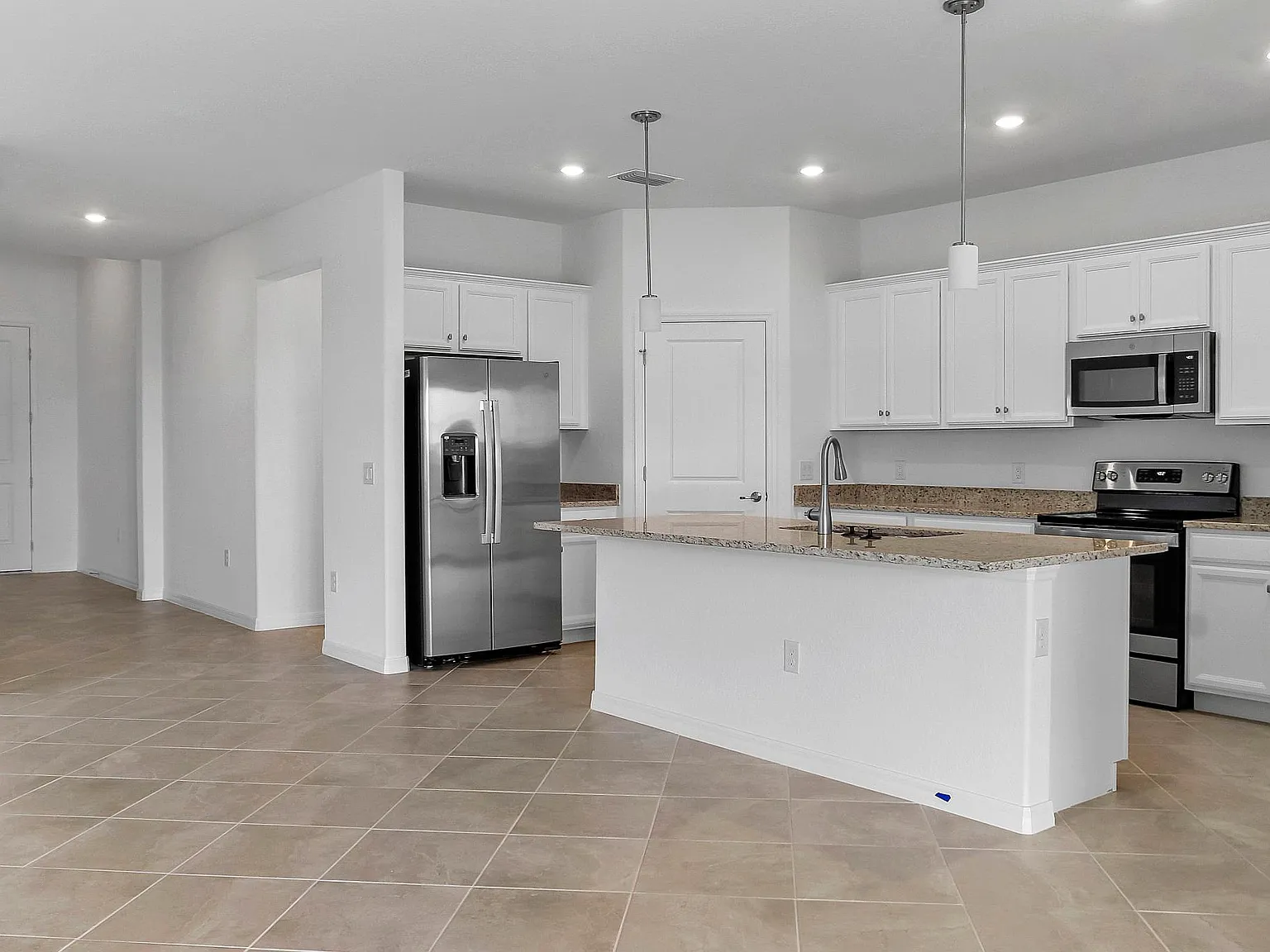 4 bed, 2032 sqft, $2,475 — Photo 4