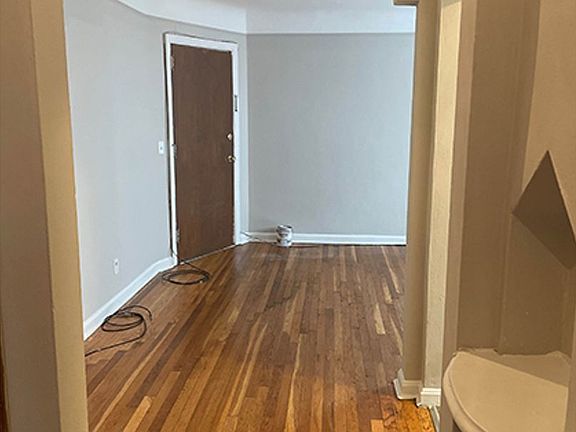 5th image of 956 Ludlow Ave APT 7