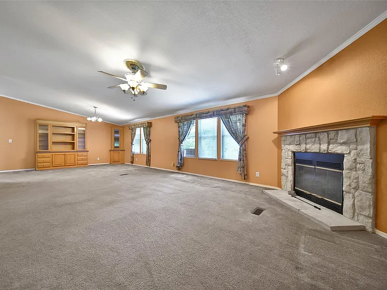 25 Novark Rd — Photo 4