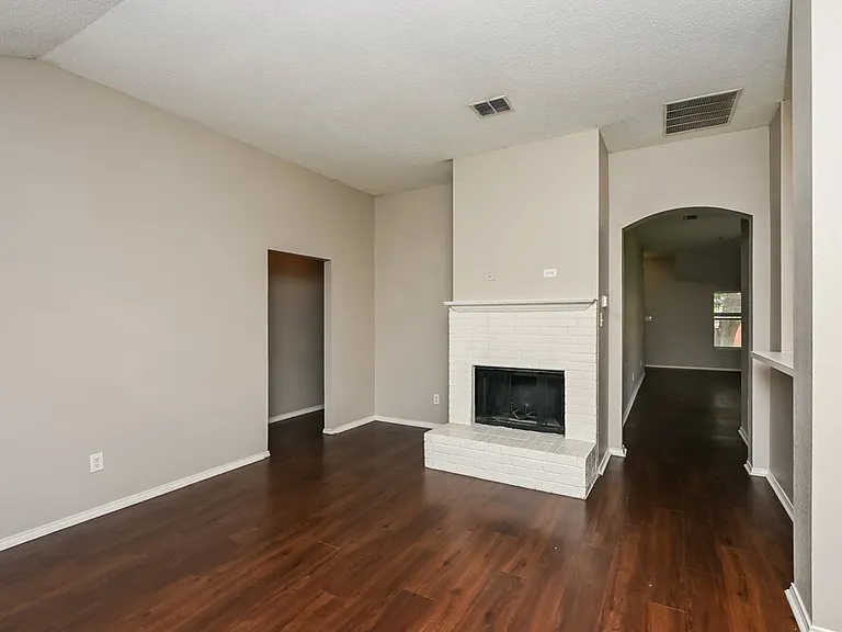 317 Taylor St — Photo 4