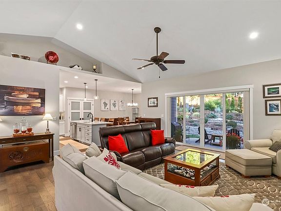 3rd image of 4023 87th Ave NW