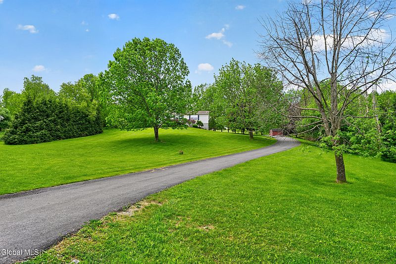 5th image of 128 Valley Court