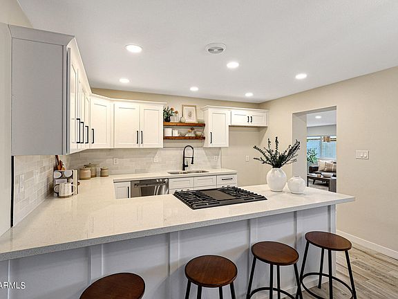 3rd image of 8533 E THORNWOOD Drive