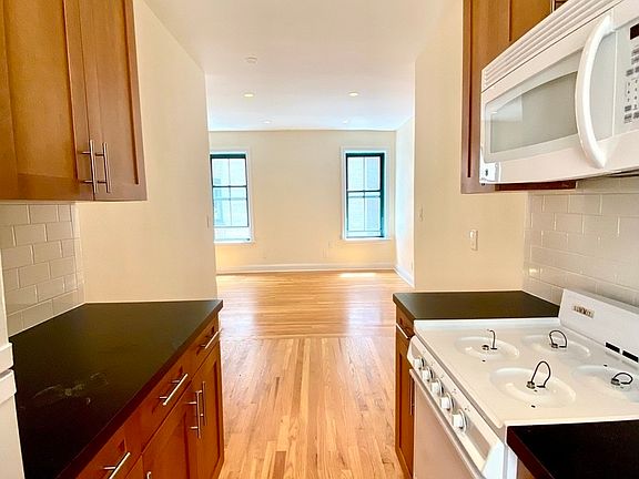 4th image of 511 E 78th St APT 4a