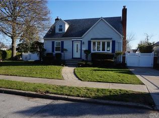 83 Albert Rd, Valley Stream, NY 11580