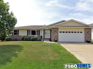 2425 Robert Dr, Marion, IA 52302