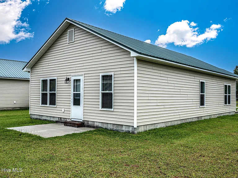 138 Macdonald Blvd — Photo 15