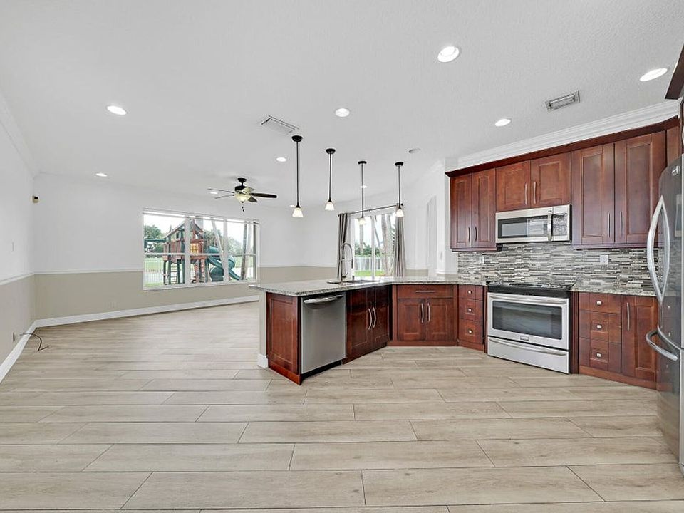 1st image of 5878 Bay Hill Cir