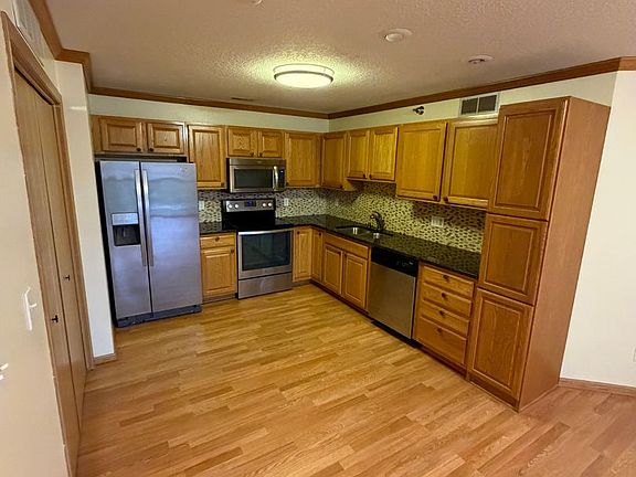 3rd image of 10141 Sutton Dr Unit 6