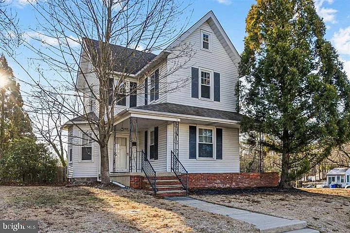 3 bed, 1.5 bath, 1347 sqft, $2,700 — Photo 2