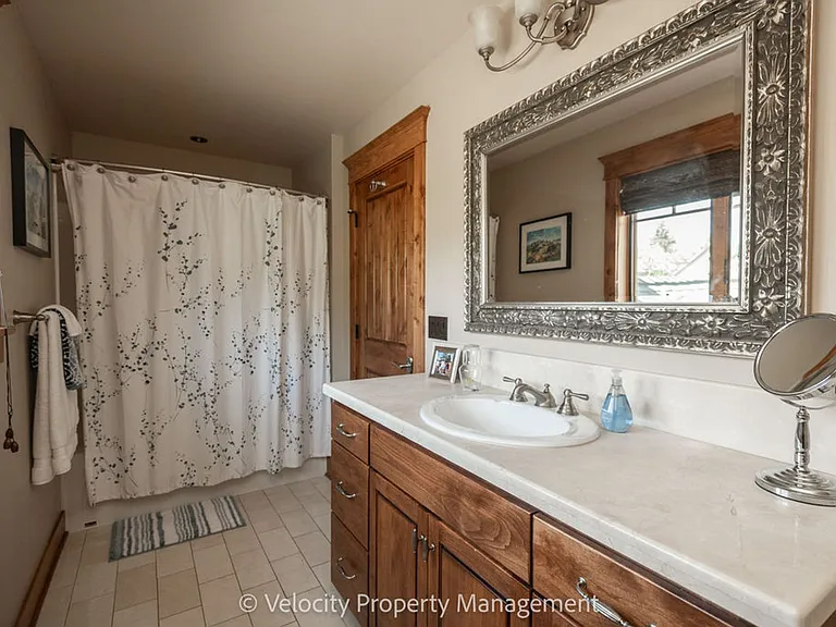 1374 NW Kingston Ave — Photo 31