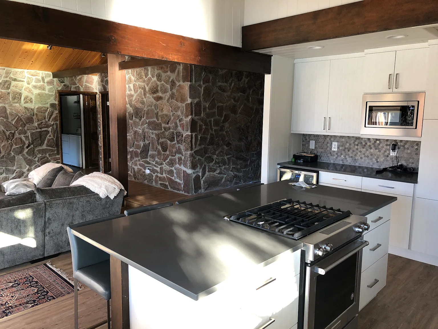3 bed, 2088 sqft, $2,500 — Photo 4
