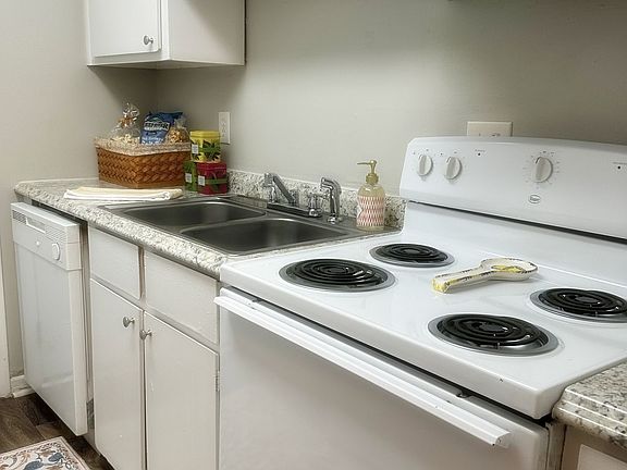 5th image of 1436 Watson Blvd #84