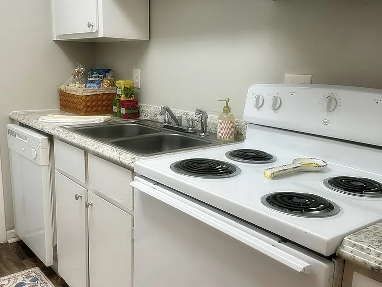 Foxwood Townhomes — Photo 5