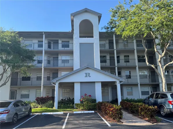 12501 SW 14th St, Pembroke Pines, FL