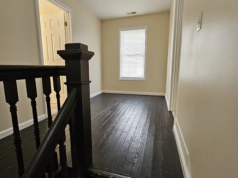 105 Idol St — Photo 5