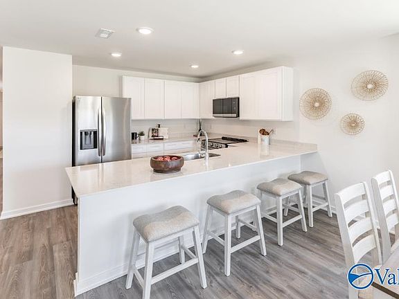 5th image of 126 Snapdragon Rd