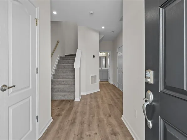 204 Freeman Dr, Hampton, VA 23666