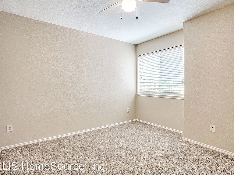 1512 Park Lane Dr — Photo 9
