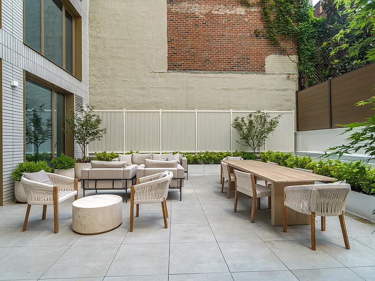 250 25th St #4C — Photo 11