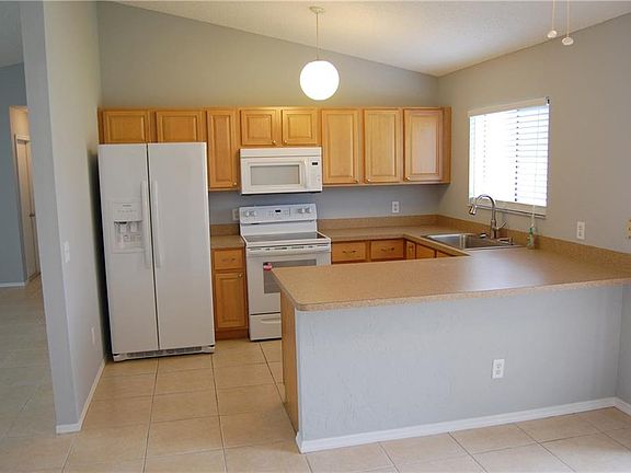 3rd image of 2673 SE Melaleuca Blvd