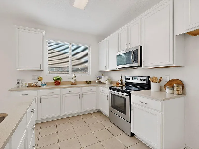 6212 Topsail Dr — Photo 5