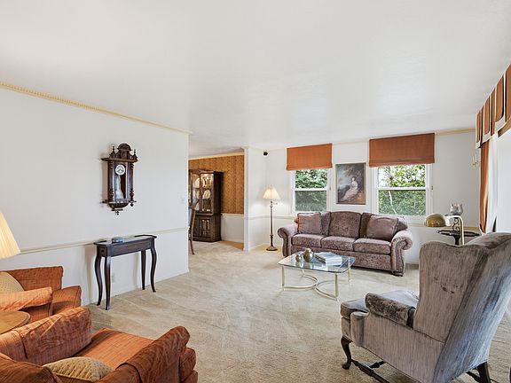 4th image of 2941 Oakwood Dr