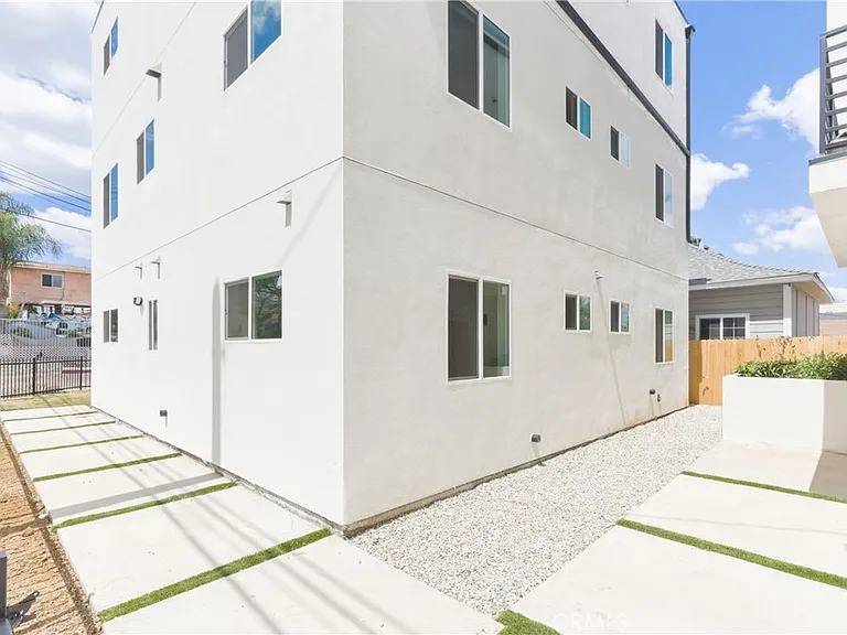 2843 Folsom — Photo 5