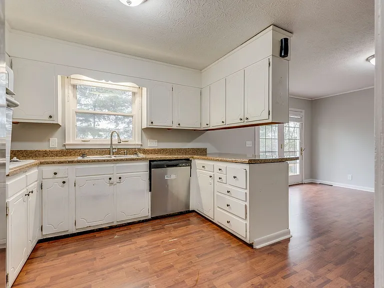 729 Foothills Rd — Photo 7