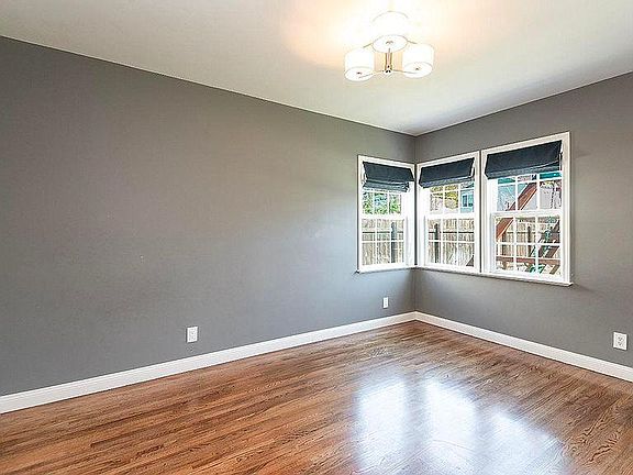 3rd image of 6144 N Screenland Dr