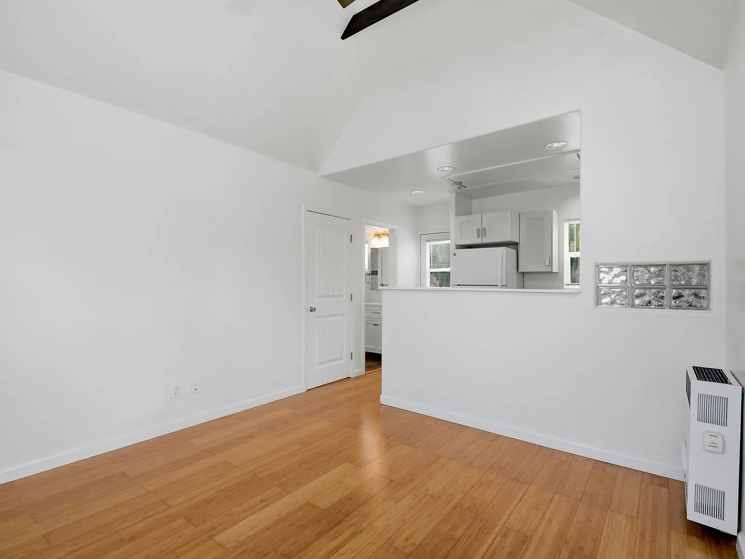 215-223 Lolita St - 215 — Photo 3