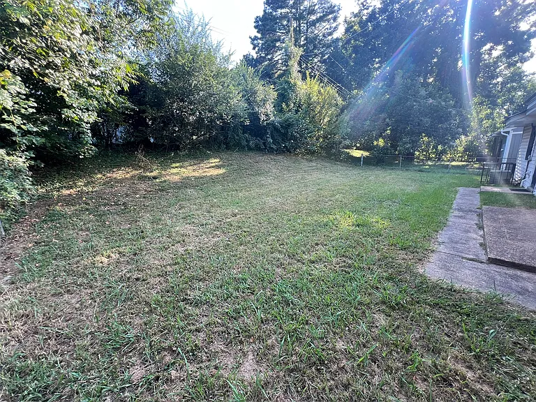 611 Frayser Dr — Photo 2