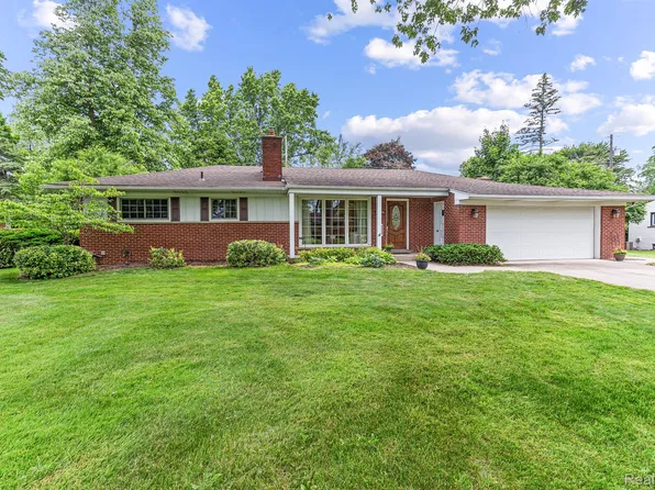 28056 Kendallwood Dr, Farmington Hills, MI 48334