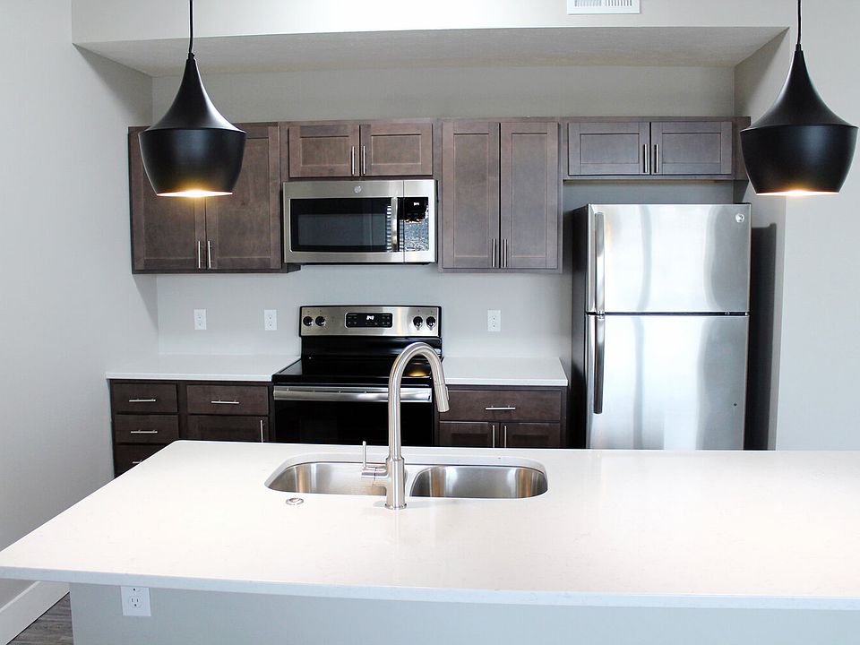 1st image of 1015 Sunrise Dr APT 3