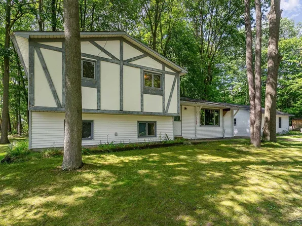 3788 Cedar Rd, Harrison, MI 48625