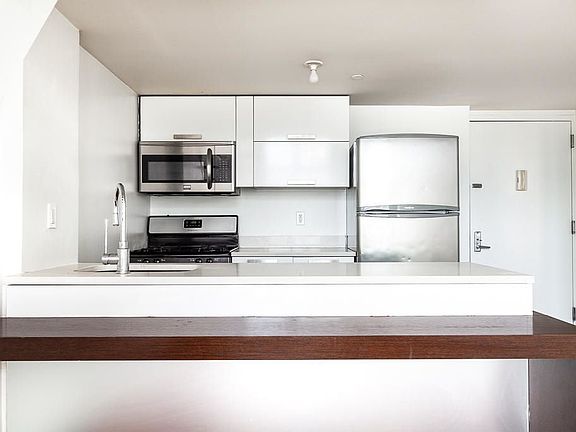 2nd image of 14 Meserole St #B3