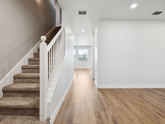 3rd image of 2720 Winterberry Ln