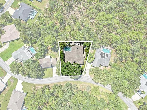3rd image of 8 SWEETGUM COURT N
