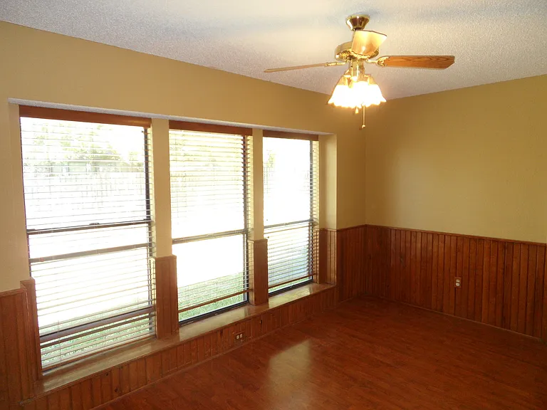 420 Birchwood Ln — Photo 6