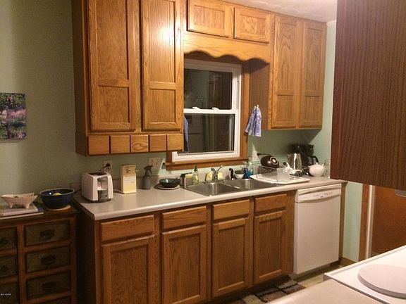 3rd image of 910 S Taylor Dr