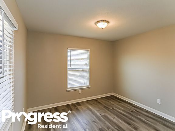 5th image of 1328 Englemann Dr
