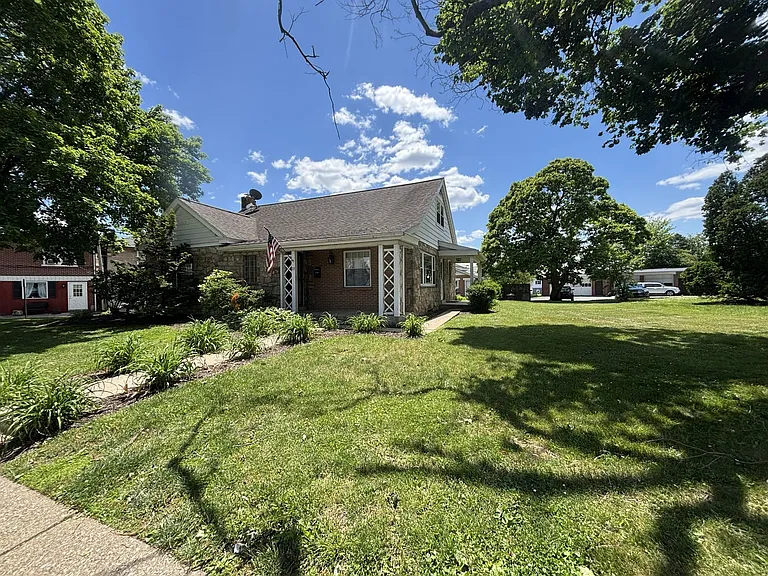 22 Macungie Ave — Photo 1
