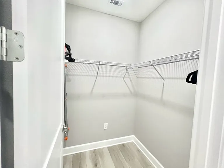 213 Allen St — Photo 16