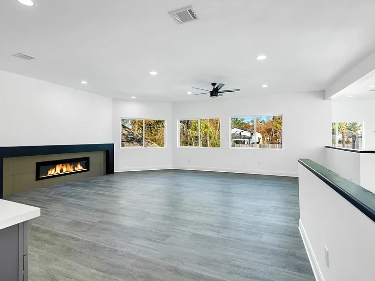 12564 Memorial Dr — Photo 25