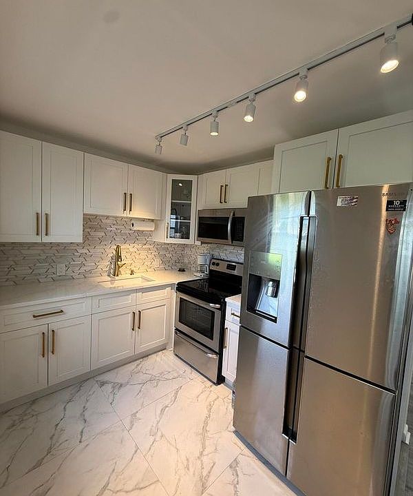 1st image of 389 Fanshaw Way #J