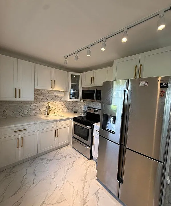 389 Fanshaw Way #389-J