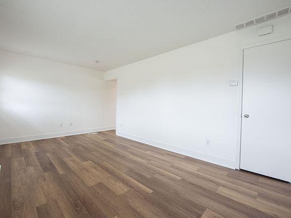 3rd image of 3012 Larkmoor St #2