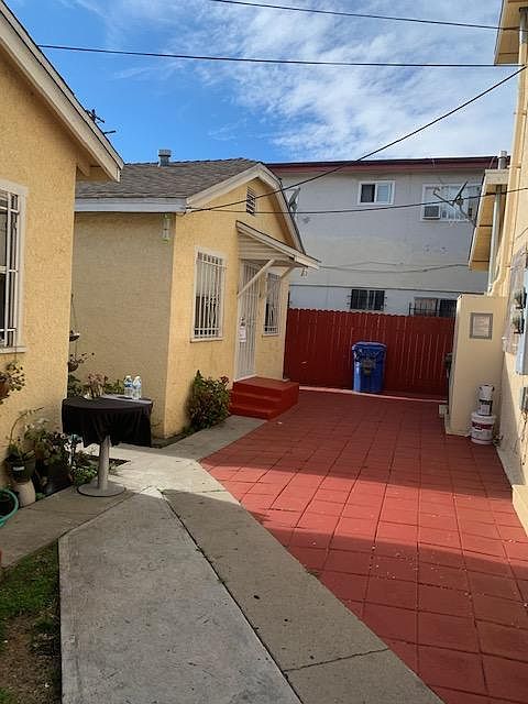 1st image of 624 W 74th St #624